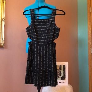 Sleeveless side cutout dress